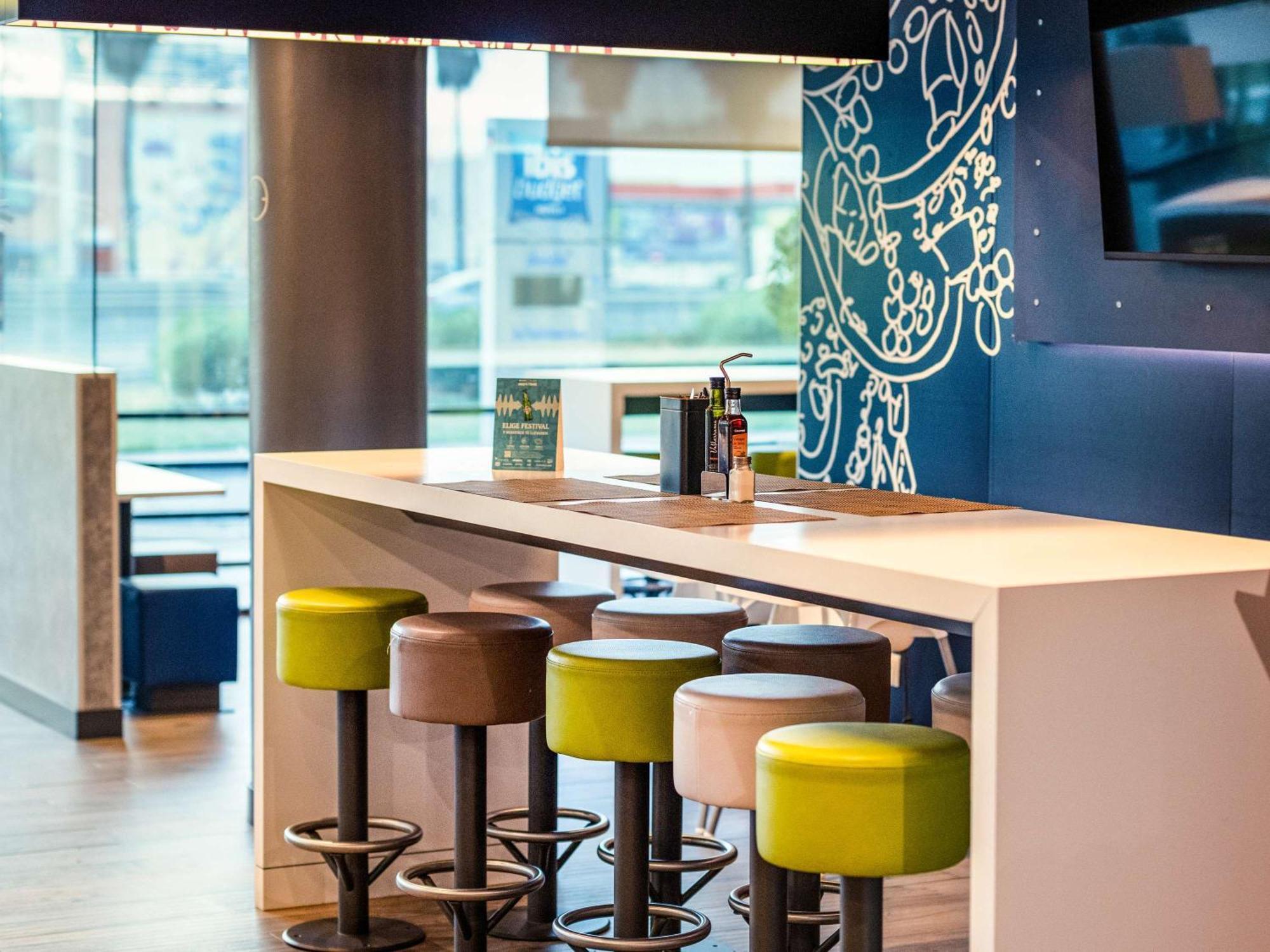 Ibis Budget Malaga Aeropuerto Avenida De Velazquez מראה חיצוני תמונה